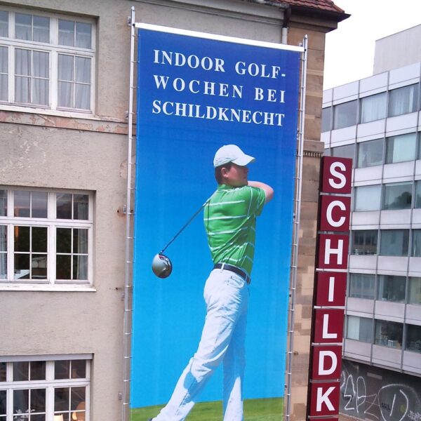 Großformatiges Fassadenbanner für das Einrichtungshaus Schildknecht